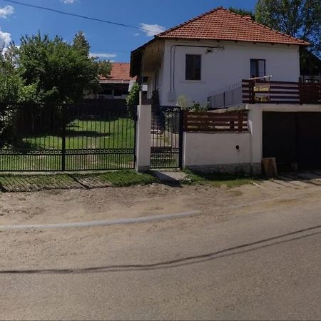 Gasthaus Texas House Novaci-Străini Exterior foto